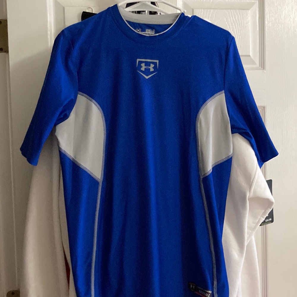 Under Armour top